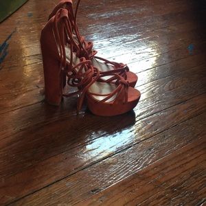 Coral platform heels